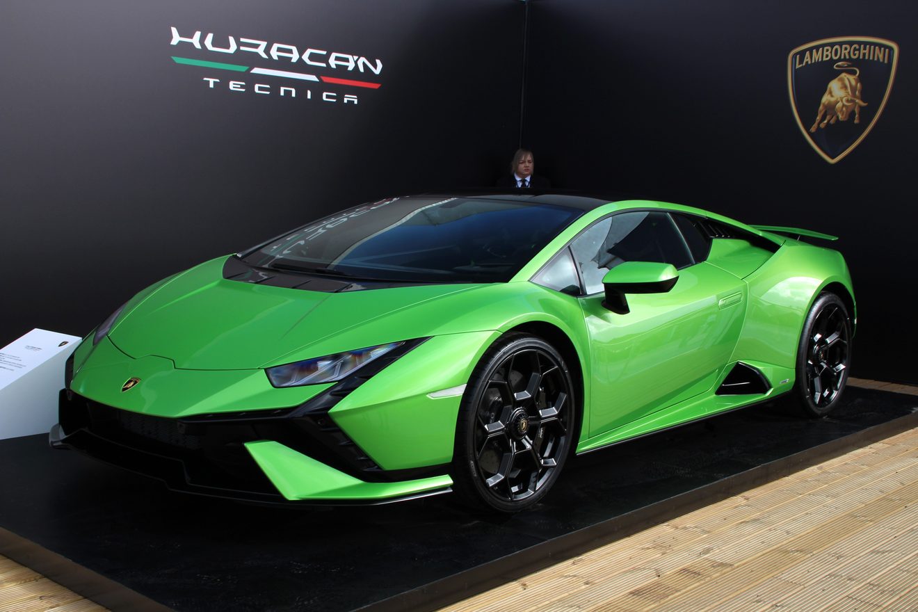 Green Lamborghini Huracan Tecnica